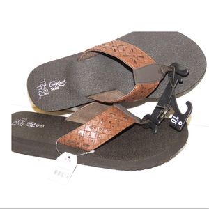 time and tru comfort sole flip flops